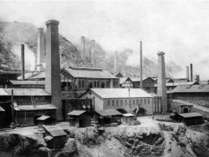 足尾銅山の産業遺産ガイド　写真は明治期の製錬所