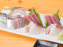 *【夕食・お刺身】お料理は洋食メインですが、伊豆の鮮魚のお刺身をお付けしております。