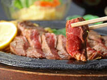 【本格ヒレステーキ】厳選した上質な牛ヒレ肉を使用。ポン酢と薬味であっさり和風ステーキセット。