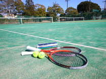 ホテル隣接のテニスコートはオムニコートは計12面完備。(要予約)