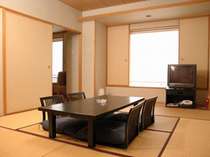当館1室のみの広さ42平米の和室。ご家族やお仲間での語らいに最適です。