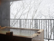 渓谷風呂　雪景色
