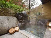 【青嵐荘　客室】夜空をひとり占めできる天然温泉の野天風呂