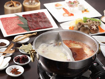 【チャイナルーム「龍遊里」】鹿肉と飛騨牛を2種の鍋で食べ比べ