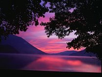 夕日が映える中禅寺湖