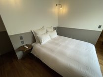 寝室ベッドサイズ：ワイドダブル（1540mm）フランスベッドを使用しています