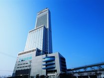 スターゲイトホテル関西エアポート。関空エリアのランドマークタワー（高さ256.1m）。客室は29階～50階。 写真