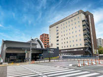 JR山手線　駒込駅南口より徒歩１分。<BR>桜や紅葉の名所である都立庭園「六義園」があり、後楽園、池袋、上野、東京へも乗り換えなしでアクセスできる駒込の駅近ホテル。駅前にありながら閑静な立地です。