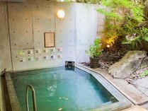 【温泉大浴場】フロント棟にある温泉大浴場「花いずみの湯」露天風呂