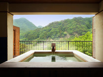 【貸切露天風呂『湯るり』】鬼怒の山々の景色を独占できる貸切制の露天風呂もございます。