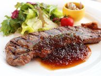 洋食レストラン『アンボメ』のサーロインステーキ