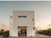 伊良部島のリゾートエリアに真っ白な建物、とても良い雰囲気です。 写真