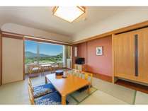 和室１０畳で窓からは駒ヶ岳が臨めます。