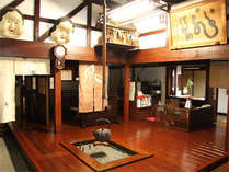 江戸時代の古き良き造りをそのまま残した館内は、まるで昔にタイムスリップしたかのような感覚♪