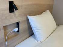 【全客室のベッドにはUSBコンセントと電源タップ有♪ヘッドライトもありベッド周りも充実です★