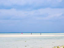 *潮が大きく引くと、「幻の島」が現れるコンドイビーチ。タイミングをみて訪れてみては？