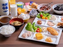 ご朝食はバイキング形式です。こちらは和食中心のご朝食盛り付け例です。