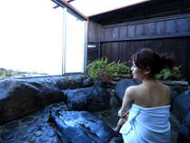 【半露天岩風呂】屋久島でいちばん眺めの良い半露天岩風呂のあるお宿です。