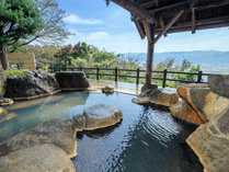 展望露天風呂「裸美絵」から望む原鶴の温泉街と筑後平野の絶景をお楽しみください。