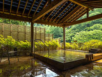 女性用露天風呂は美しい景色を独り占めできる絶景。