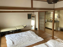 ・【201・室内】シングルベッド1台、布団５組のお部屋です