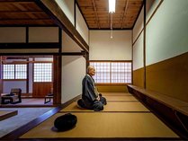 「大通寺」にて坐禅体験　　精神を統一して心と体をリフレッシュ