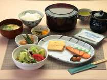 朝食（和食）一例。自家栽培のお米と野菜をふんだんに使用した和朝食です。