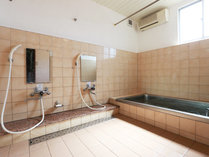 【浴室】　ご入浴可能時間16：00～22：00　朝はシャワーのみご利用可能です。