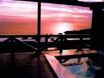 ７階【展望露天風呂】１２月から１月末頃迄の期間は、夕日がご覧頂けます。