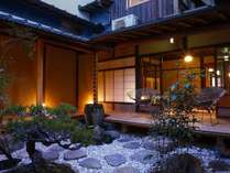 【坪庭】日本建築独特の雰囲気や色気を再発見