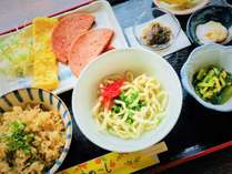 ご朝食は全てプレートタイプ和食♪洋食♪沖縄料理♪の３種類からお選びいただけます！