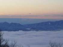 雲海（玄関前から）眺望抜群！四季折々の風景が玄関から眺められます