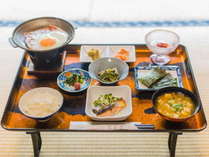 【高尾荘・朝食】起き抜けに優しい和食の朝食を食べて、元気に出発しましょう♪