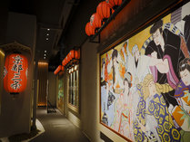 【歌舞伎路地】様々な「隈取」や、歌舞伎絵師による「絵看板」など、劇場を訪れた気分を体感できます。
