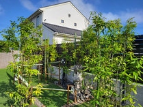 【竹｜プライベートガーデン】お庭でオールシーズンを通して流しそうめんをお楽しみいただけます。