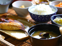 【朝食】宍道湖・神西湖で採れた、しじみの味噌汁は絶品です