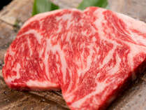*上州牛　赤味と脂のバランスが美しい、群馬のブランド牛。こちらをステーキやすき焼き等でご用意します。