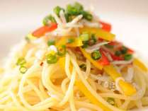 レストランペルゴーラで人気のオイルベースのパスタ「しらすのスパゲッティ」