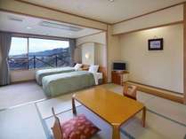 箱根湯本の高台より温泉街を望む絶景の和洋室
