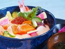 北海道産海鮮丼（写真はイメージです。旬の食材で異なります）