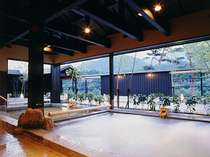 当ホテル車で15分◆永源寺温泉『八風の湯』ゆったりとした空間を楽しむ内湯