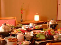 和膳・部屋食イメージ　※愛隣館のお料理は、旬の食材を活かした和食膳となります,