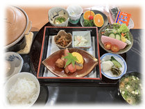【ご朝食】日本の旅館の朝ごはん！海苔、納豆、塩鮭、明太子、冷奴、サラダ、お客様ご自身で焼く目玉焼き！