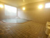 疲れを癒す大浴場【ご利用時間】15：00～2：00、5：00～10：00　※画像は男性大浴場です。