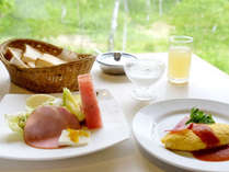 *朝食一例/信州の美味しいフルーツたっぷりのサラダを是非ご賞味下さい！自家製ジュースやジャムも好評