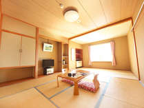 【和室12畳バス・トイレ付】木と畳の質感に癒やされる、スタンダードな和室です♪