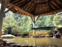 流泉の湯　露天風呂