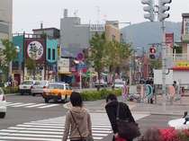 函館駅西口を出るとホテルは目の前！「朝市の中」にあります