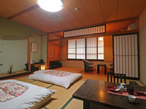 #客室一例／12,5畳+板の間(B・T付)　2～3名様推奨。広々とした純和風のお部屋です。