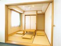 【和洋ファミリー】６畳の和室です。３名様以上のご利用の際、事前にお布団を敷かせて頂きます。